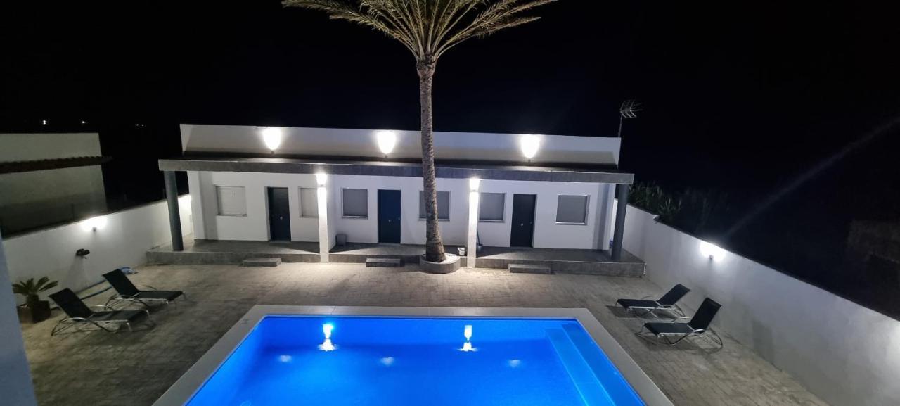 Apartamentos La Playa Barbate Extérieur photo