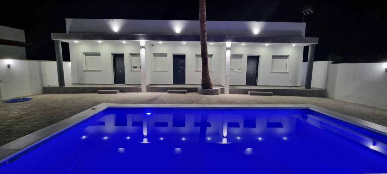 Apartamentos La Playa Barbate Extérieur photo
